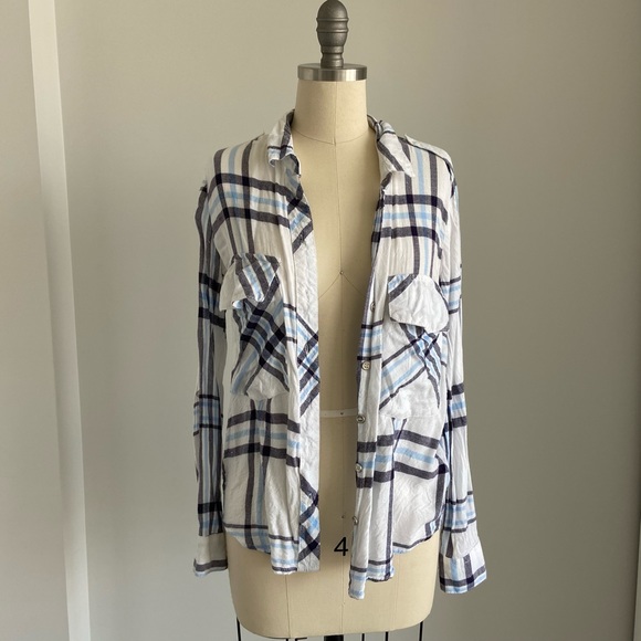 2/$20 🩷 Blue Plaid Button Down Shirt - Picture 3 of 5